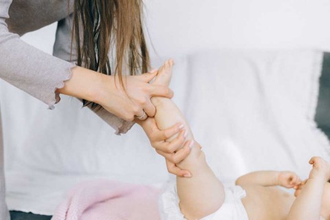 Baby Massage dan Segudang Manfaatnya Bagi Si Kecil